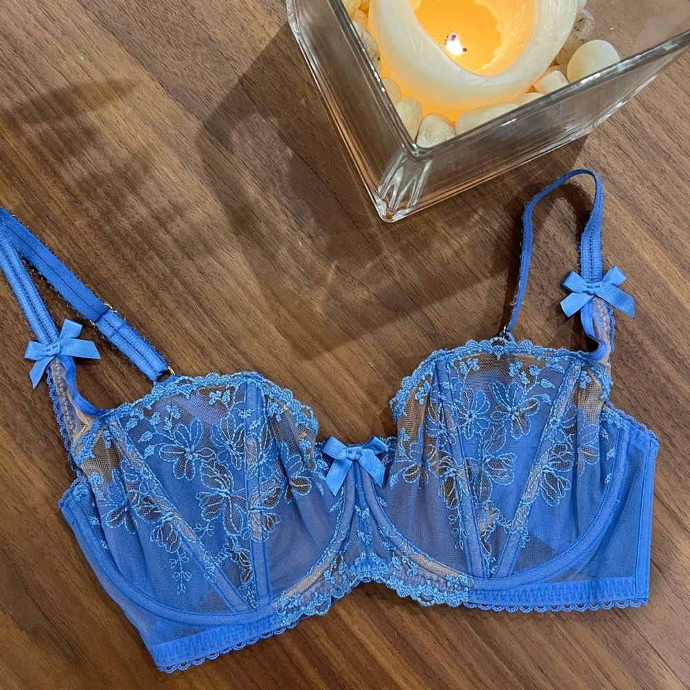 Agent Provocateur, 34 DD